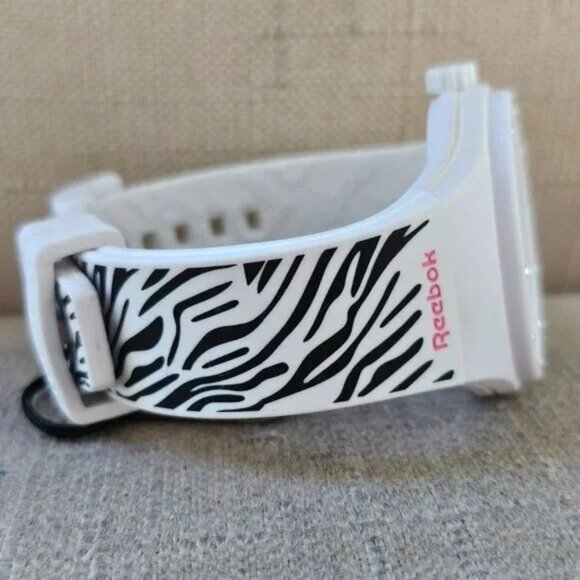 Reebok Unisex Wristwatch White/Black Rubber Strap Analog Quartz Wrist Watch - Picture 4 of 9